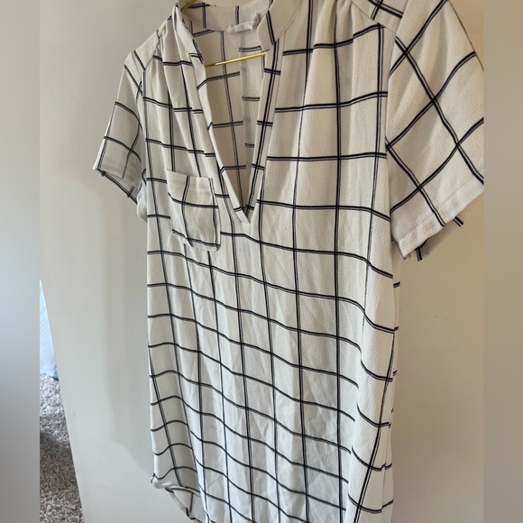 Cream/Beige Dress with Black Accent - Picture 3 of 7